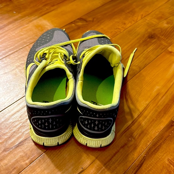 Nike lightweight sneakers - Picture 3 of 6